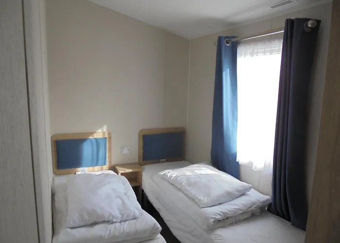 Kings: Malton:- 6 Berth, Central Heated, Enclosed Veranda