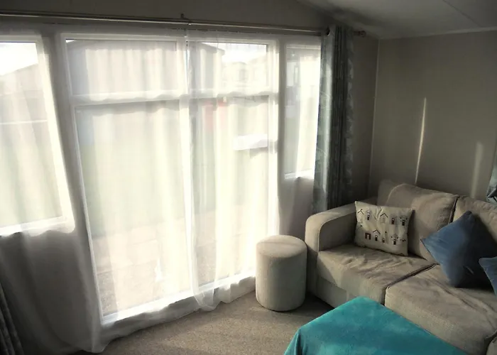 Kings: Malton:- 6 Berth, Central Heated, Enclosed Veranda