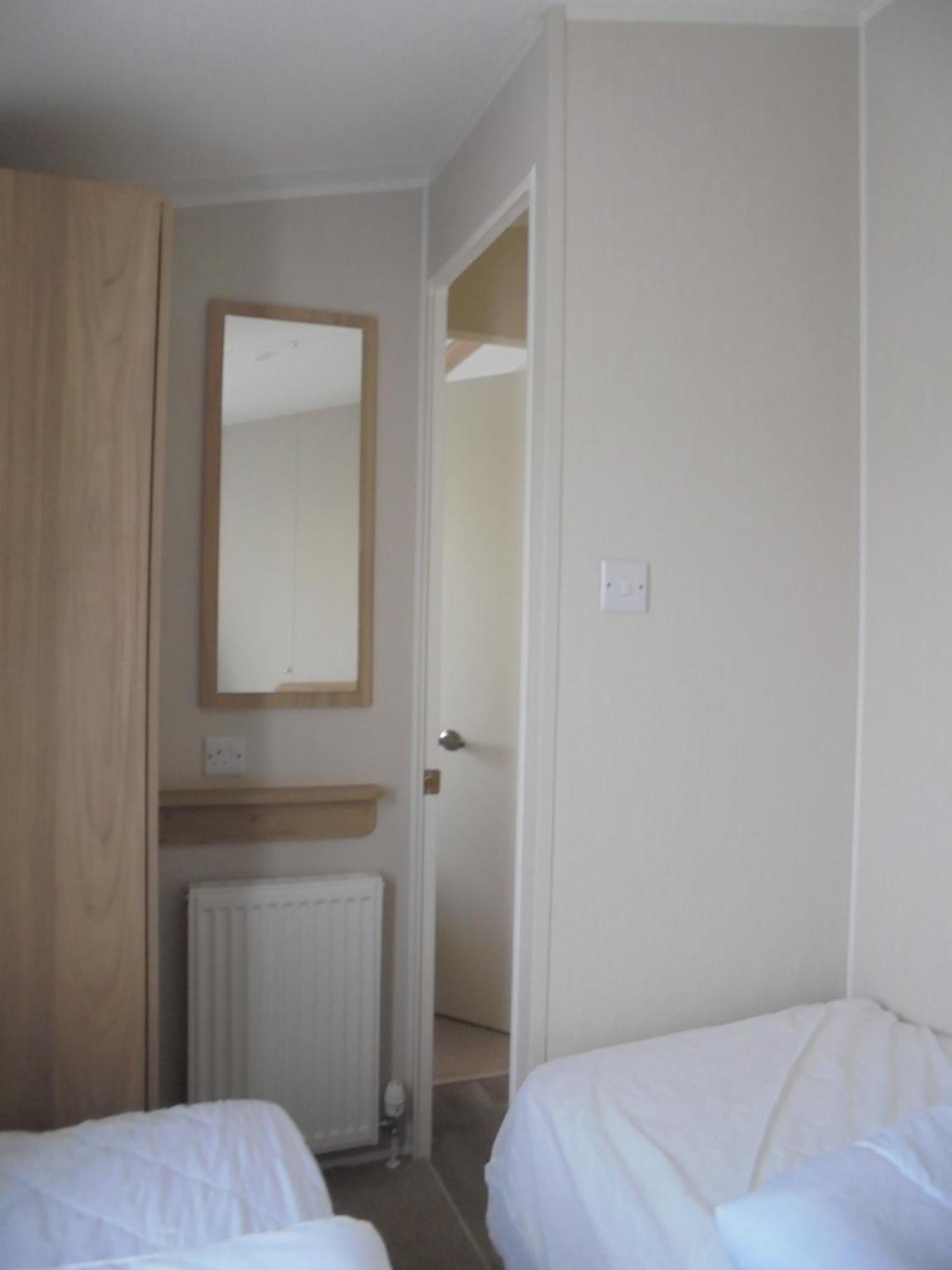 Kings: Malton:- 6 Berth, Heated, Enclosed Veranda Holiday home *