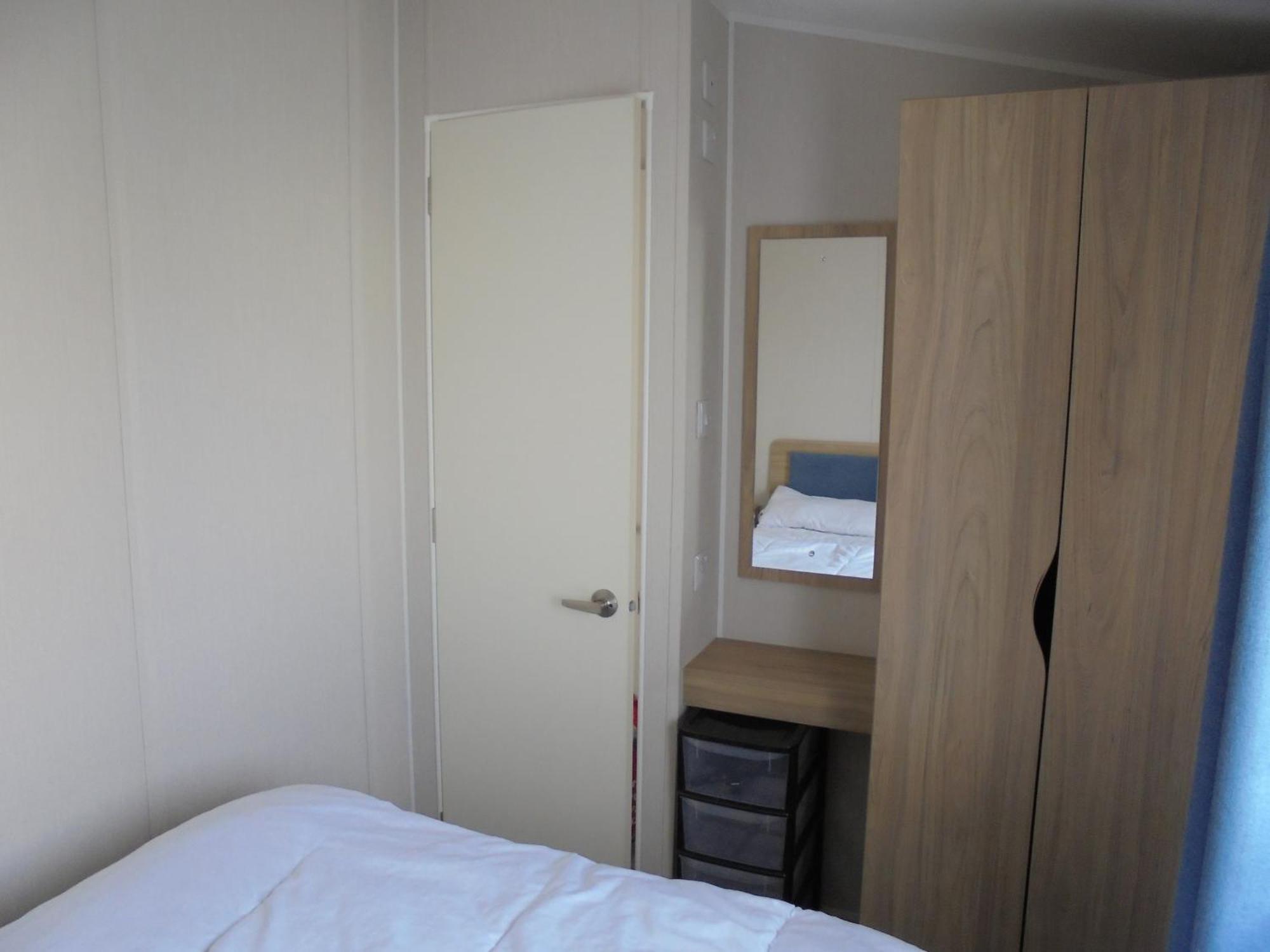 Kings: Malton:- 6 Berth, Heated, Enclosed Veranda * Chapel Saint Leonards