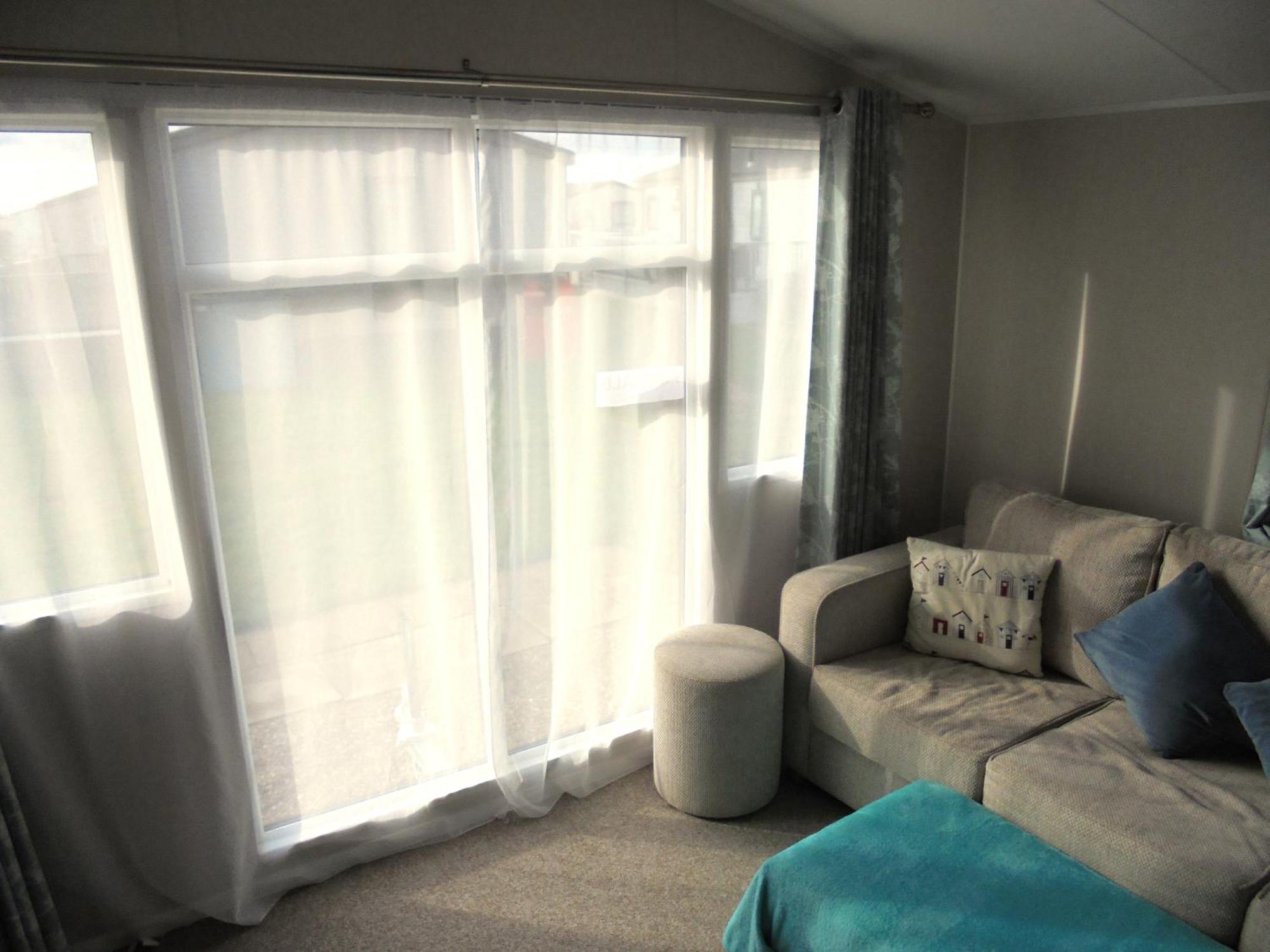 Kings: Malton:- 6 Berth, Heated, Enclosed Veranda Holiday home *