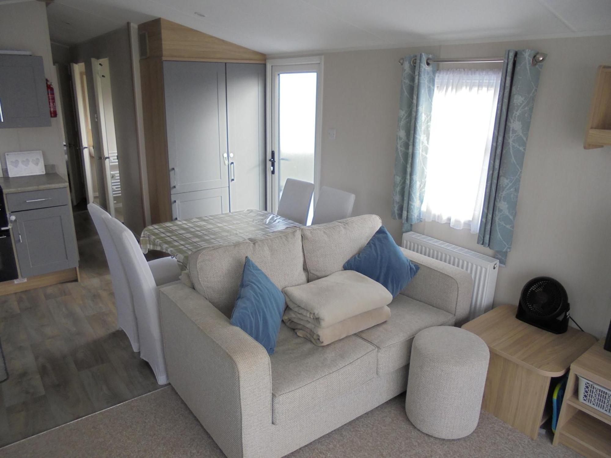 Kings: Malton:- 6 Berth, Heated, Enclosed Veranda Holiday home Chapel Saint Leonards