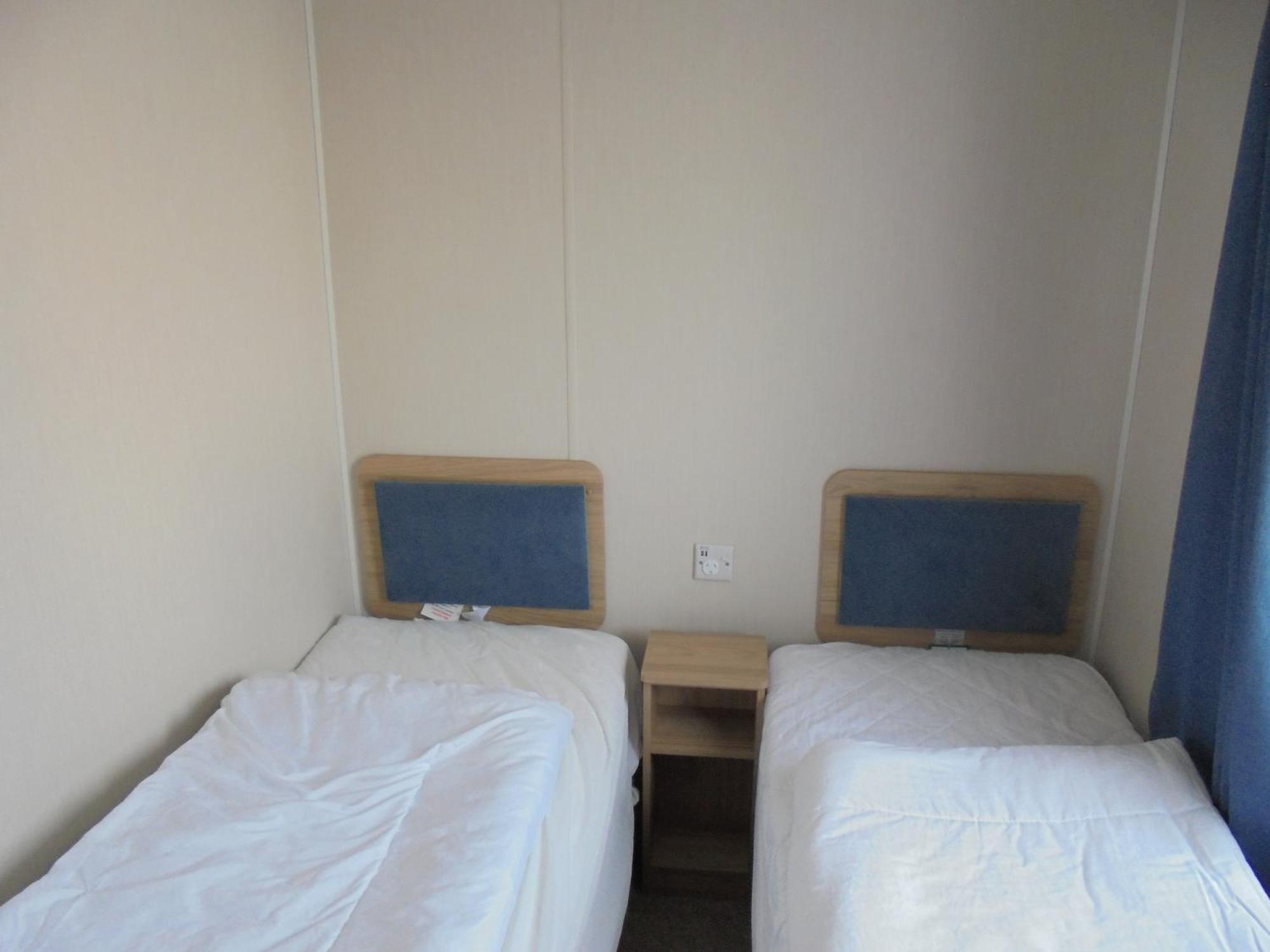 Kings: Malton:- 6 Berth, Heated, Enclosed Veranda Chapel Saint Leonards