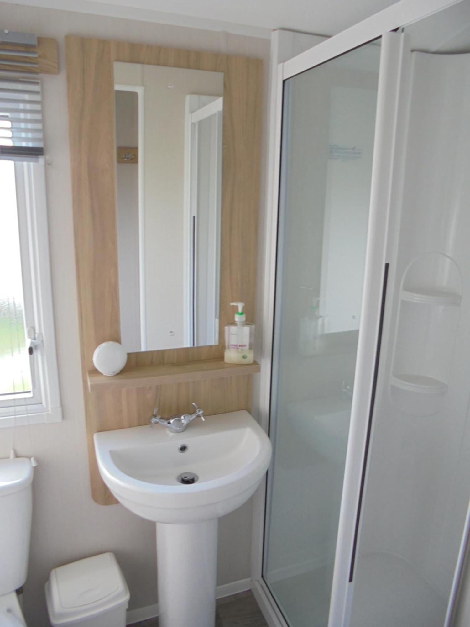 Kings: Malton:- 6 Berth, Heated, Enclosed Veranda Holiday home Chapel Saint Leonards