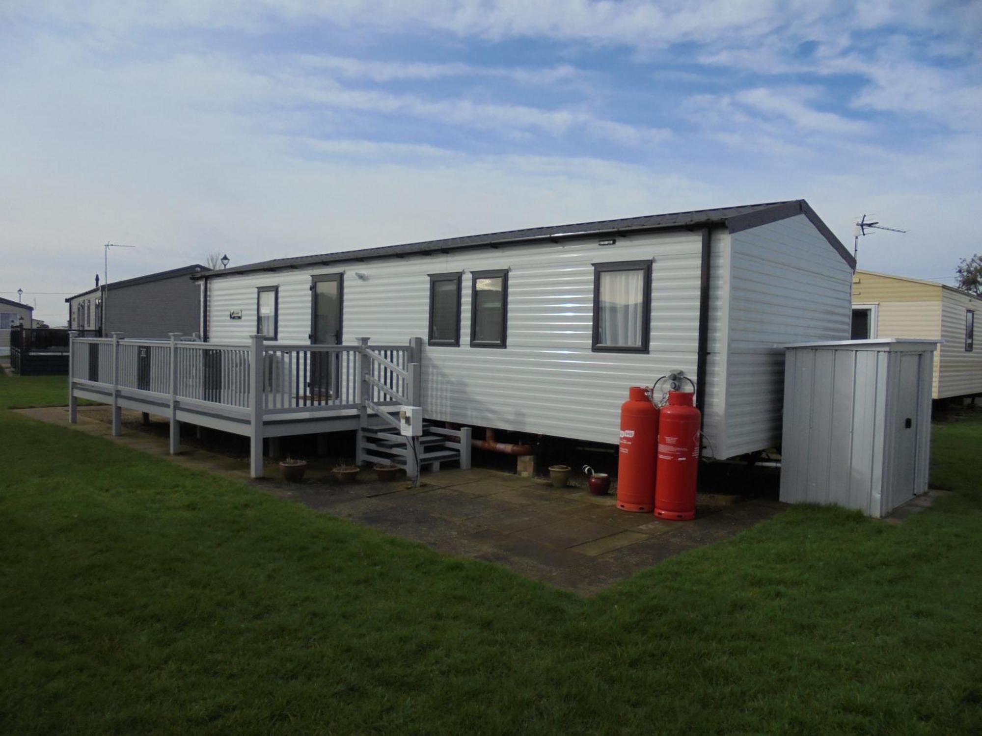 Kings: Malton:- 6 Berth, Heated, Enclosed Veranda