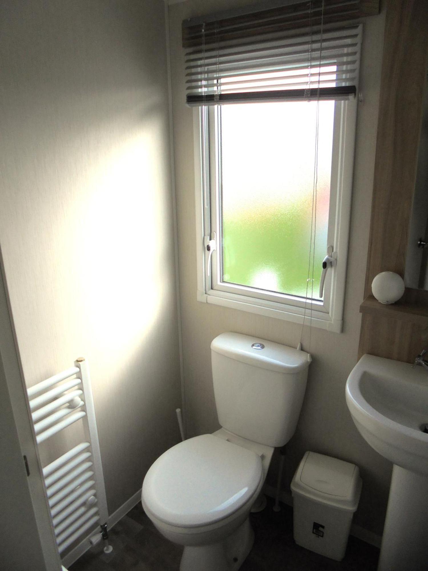 Kings: Malton:- 6 Berth, Heated, Enclosed Veranda * Chapel Saint Leonards