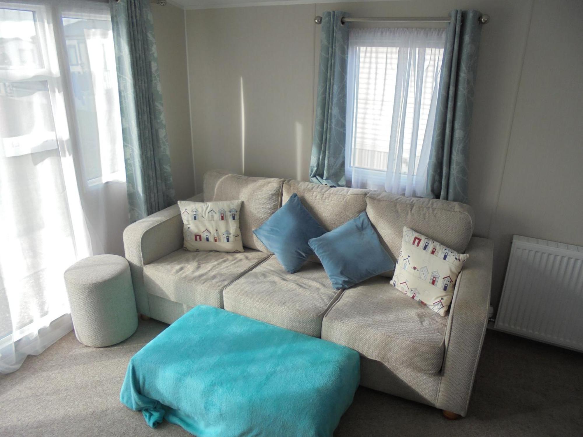 Kings: Malton:- 6 Berth, Heated, Enclosed Veranda *