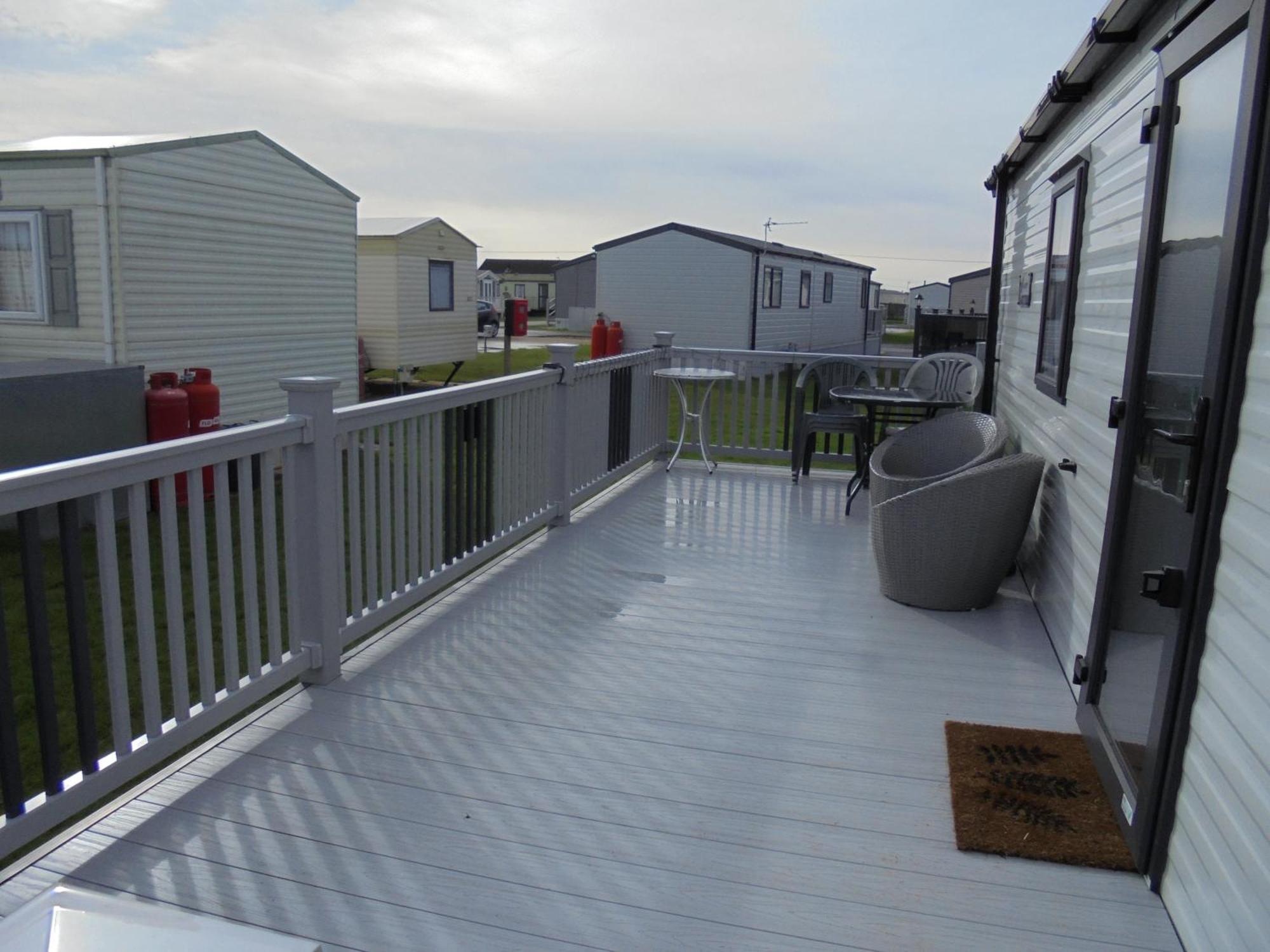 Kings: Malton:- 6 Berth, Heated, Enclosed Veranda