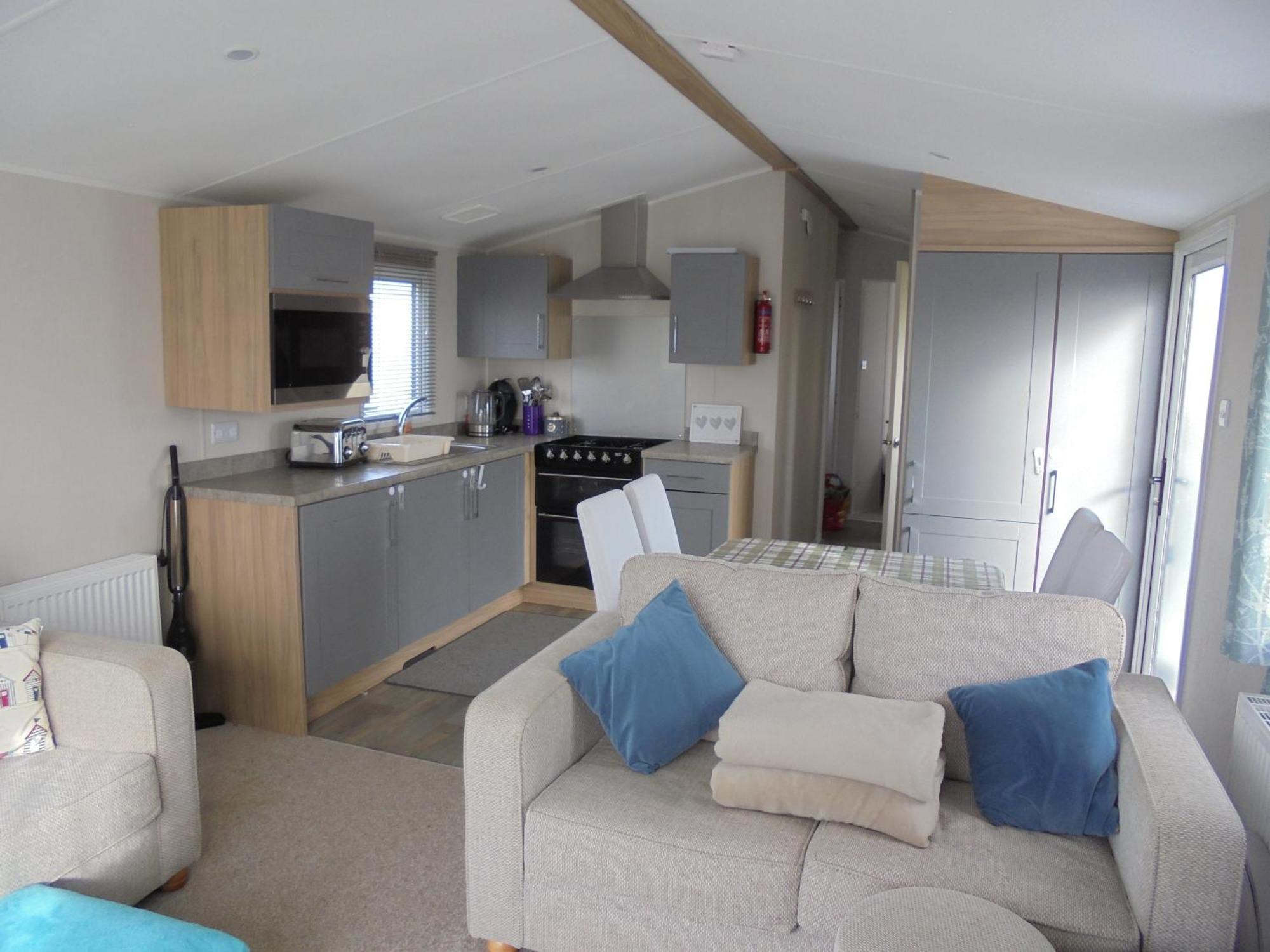Kings: Malton:- 6 Berth, Heated, Enclosed Veranda *