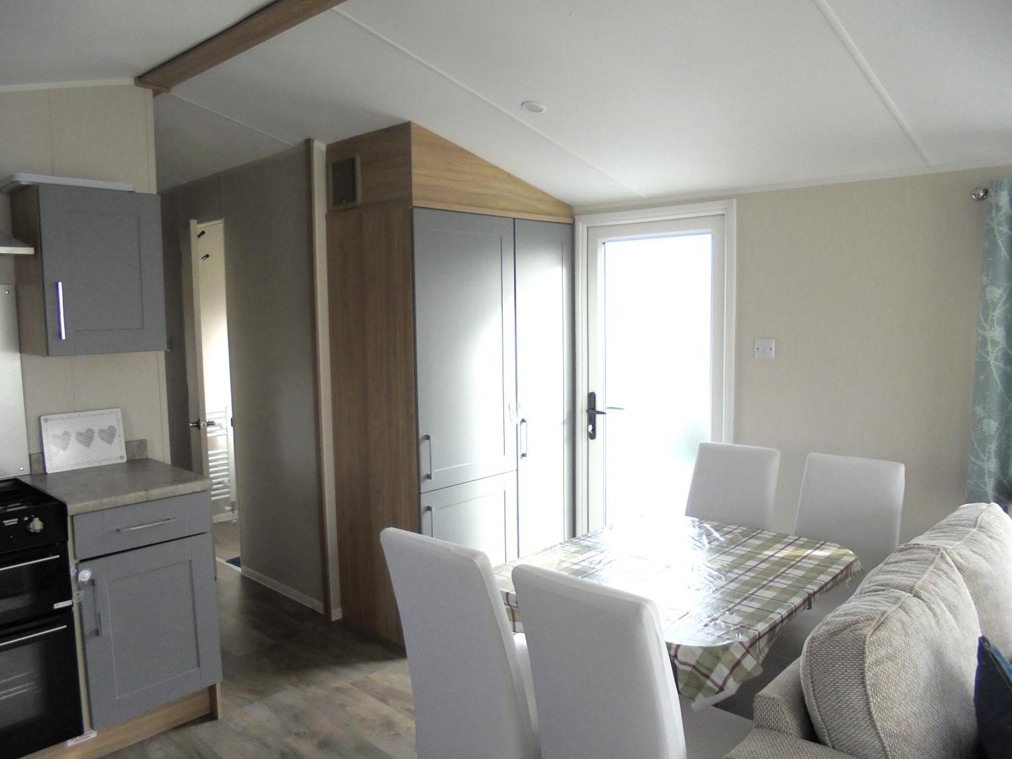 Kings: Malton:- 6 Berth, Heated, Enclosed Veranda *